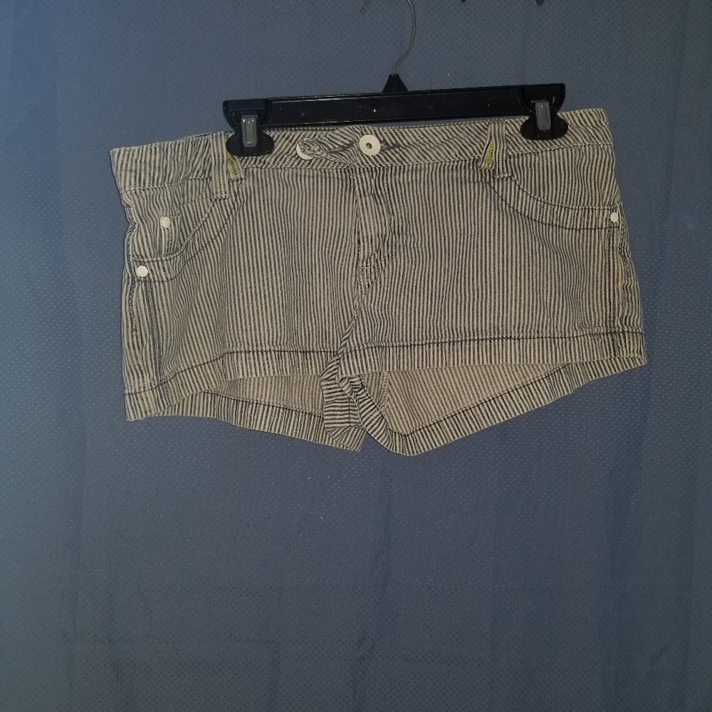 Lei shorts